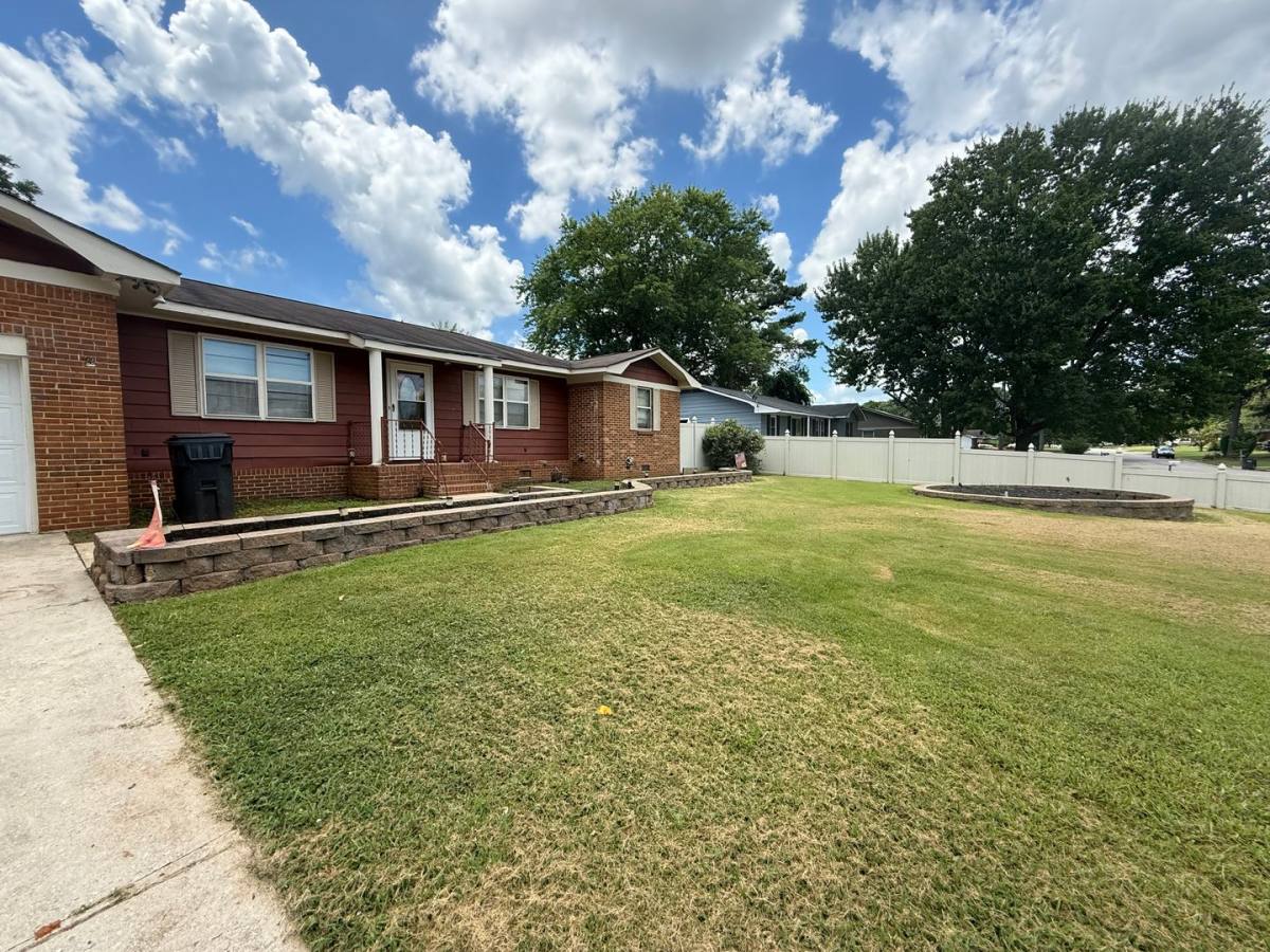 House for rent at 207 Larkwood Dr SW, Decatur, AL 35601