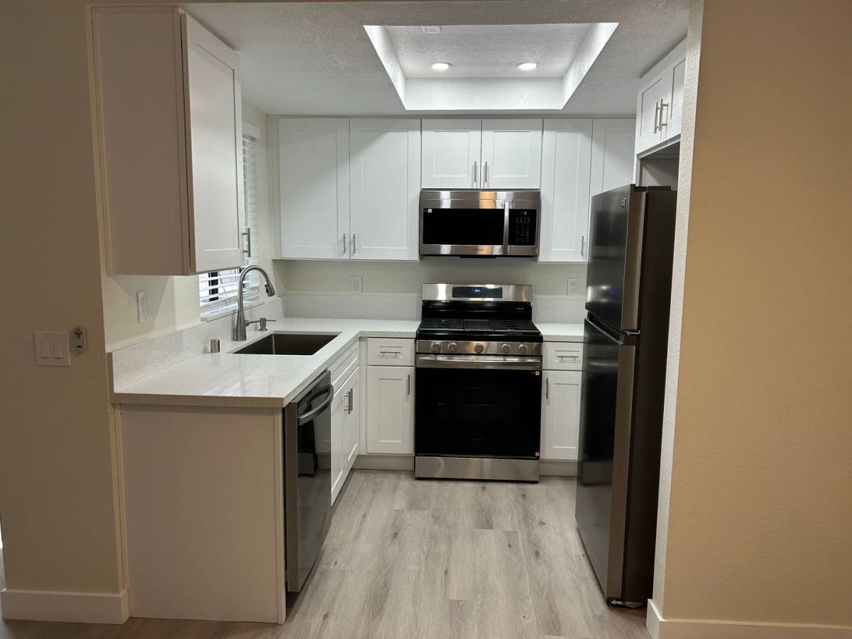 Apartment for rent at 1115 W Broadway, Anaheim, CA 92805