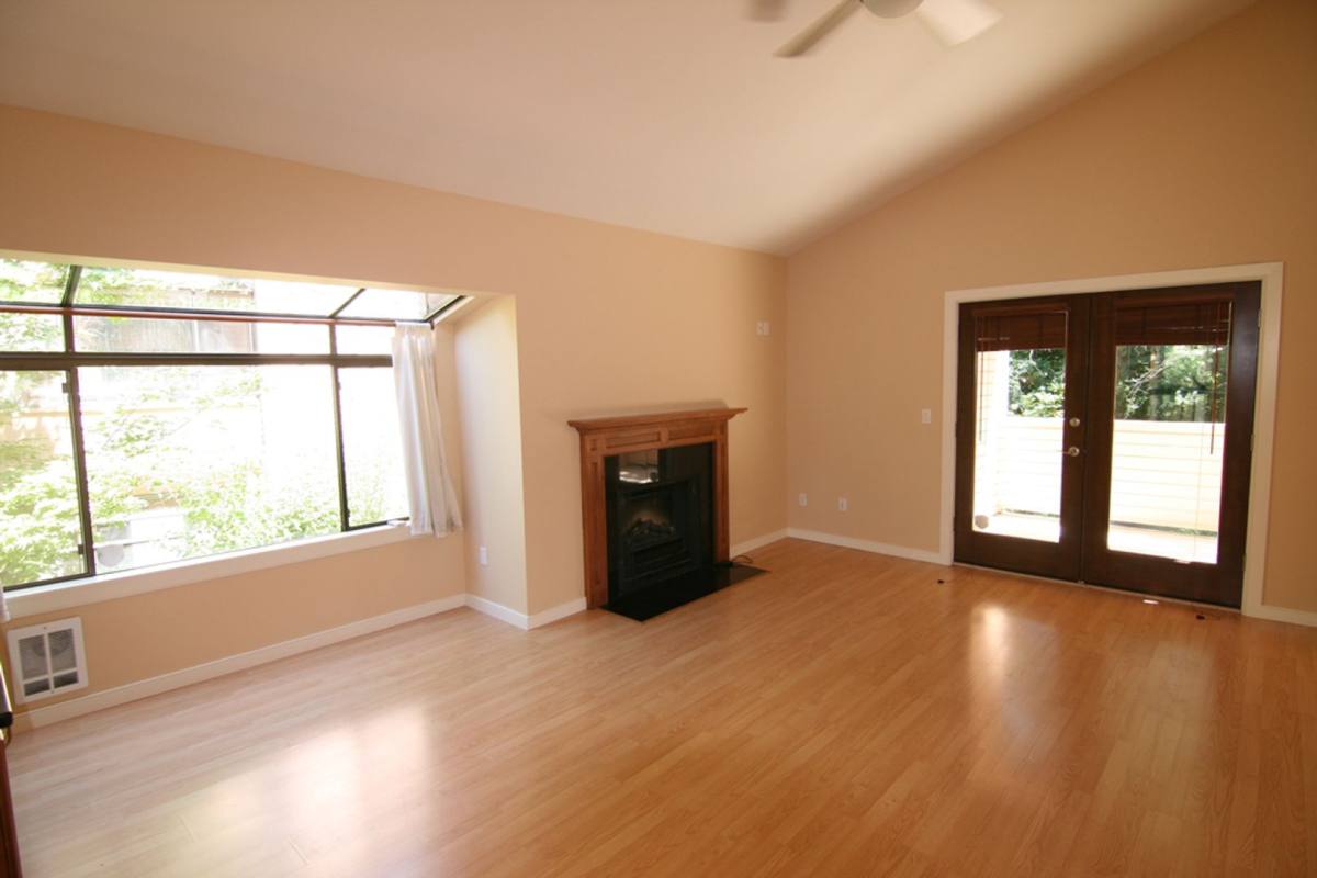 Condo for rent at 10022 NE 123rd St #J-C, Kirkland, WA 98034