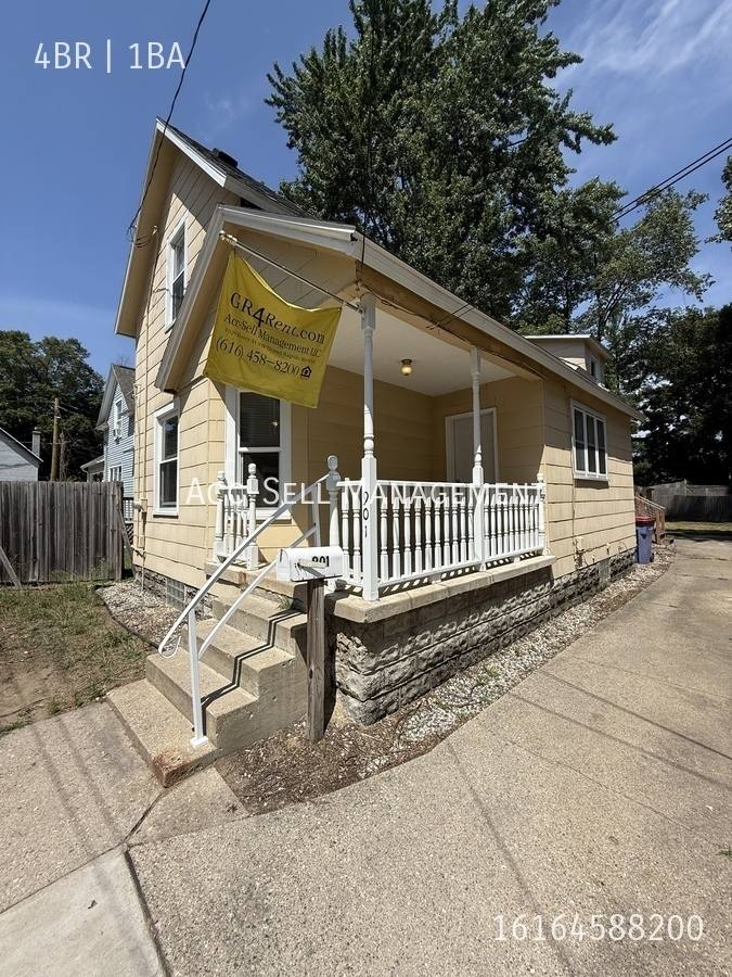 House for rent at 901 Zeeland NE, Grand Rapids, MI 49503
