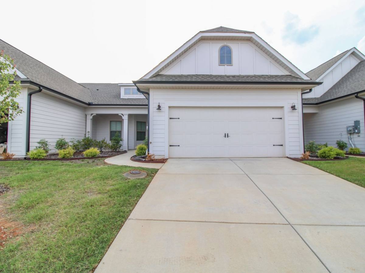 Townhouse for rent at 25142 Addlestone Dr, Athens, AL 35613