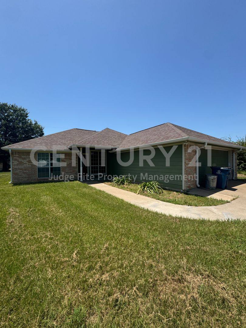 House for rent at 325 Schooner Rd, Mabank, TX 75156