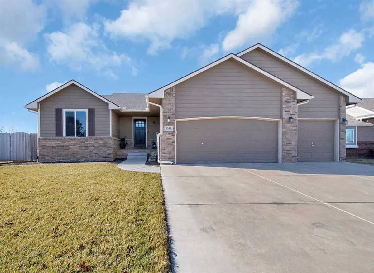 House for rent at 1548 W Hickory St, Haysville, KS 67060