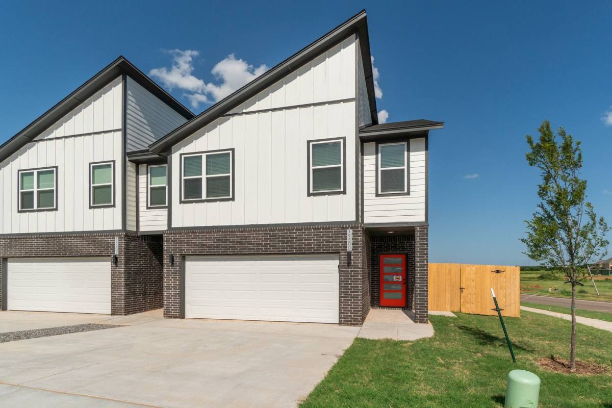 House for rent at 19608 Molly Place, Edmond, OK 73012