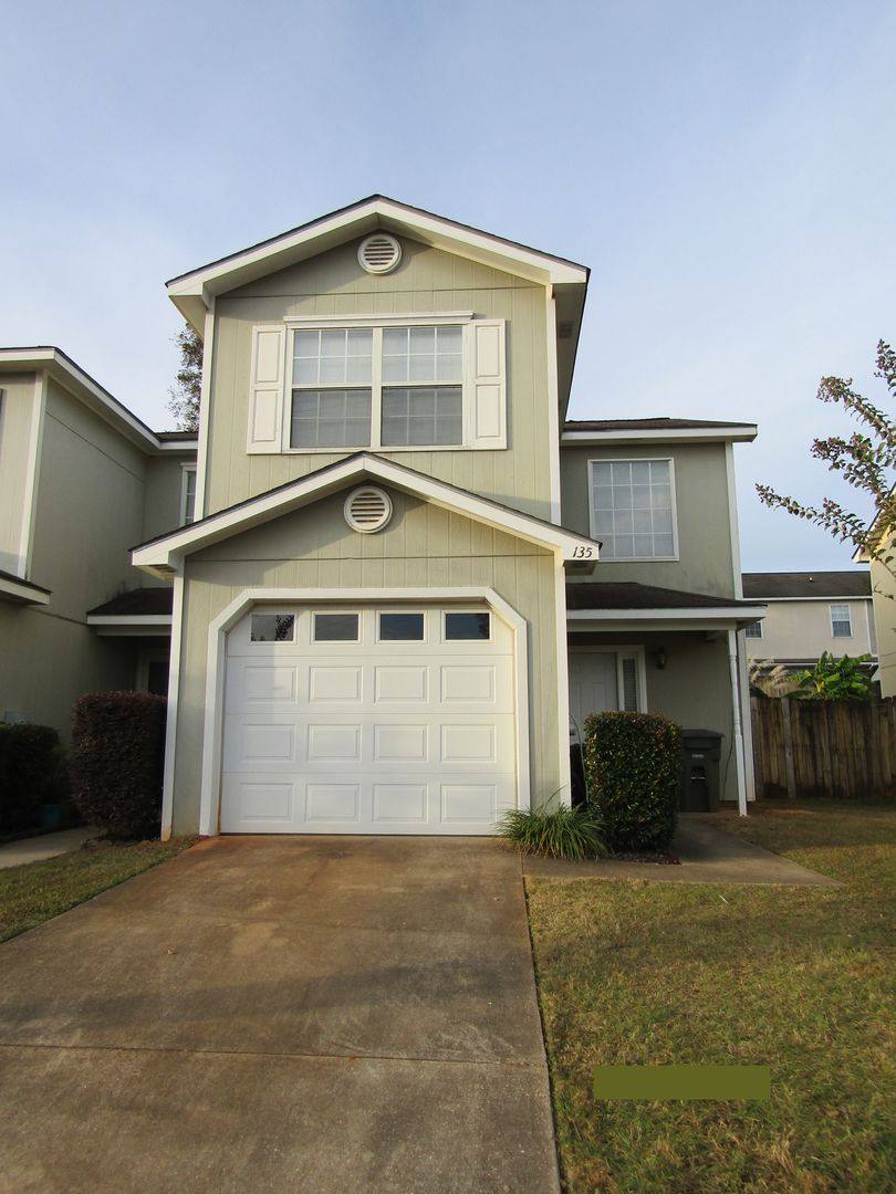 Townhouse for rent at 135 Woodberry Dr, Enterprise, AL 36330