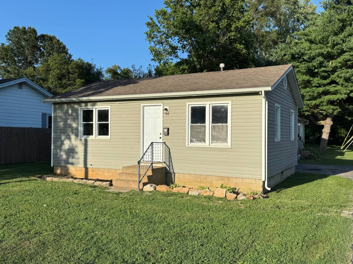 House for rent at 700 S W Ave, Springfield, MO 65803