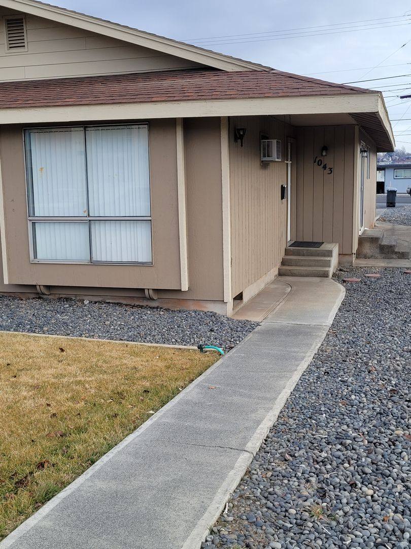 Townhouse for rent at 1043 W Rose Ave, Moses Lake, WA 98837
