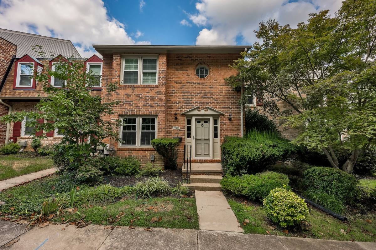 Townhouse for rent at 7603 Heatherton Lane, Potomac, MD 20854