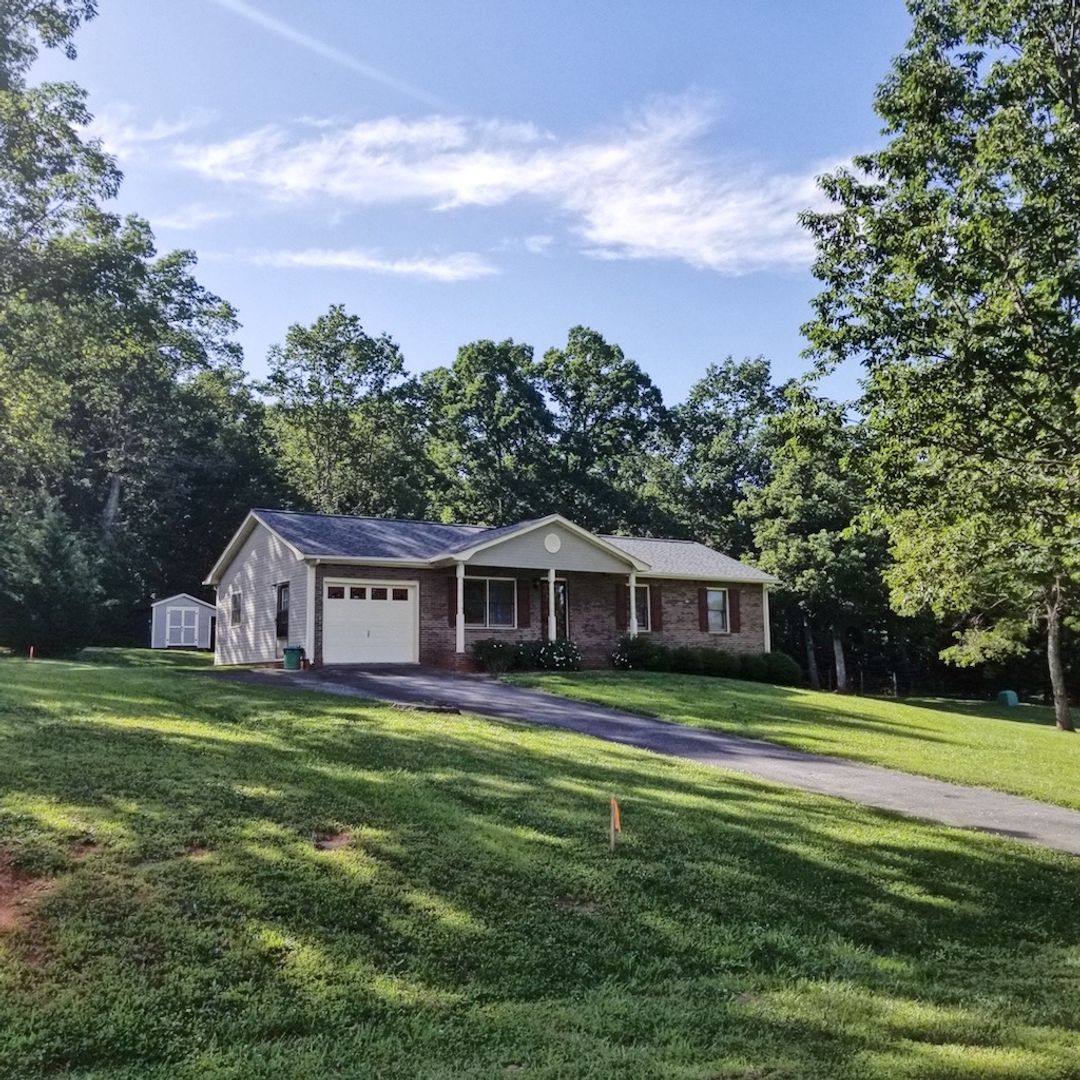 House for rent at 3711 Dorothys Lane, Newton, NC 28658