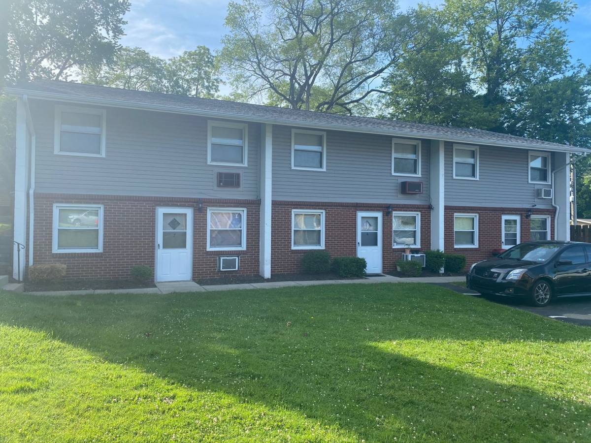 Townhouse for rent at 401 Moon Clinton Rd, Coraopolis, PA 15108
