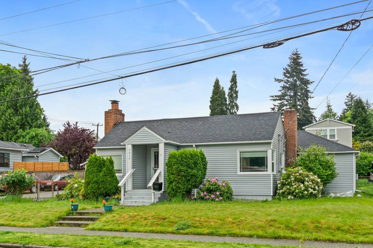 Apartment for rent at 7513 33rd Ave NE, Seattle, WA 98115