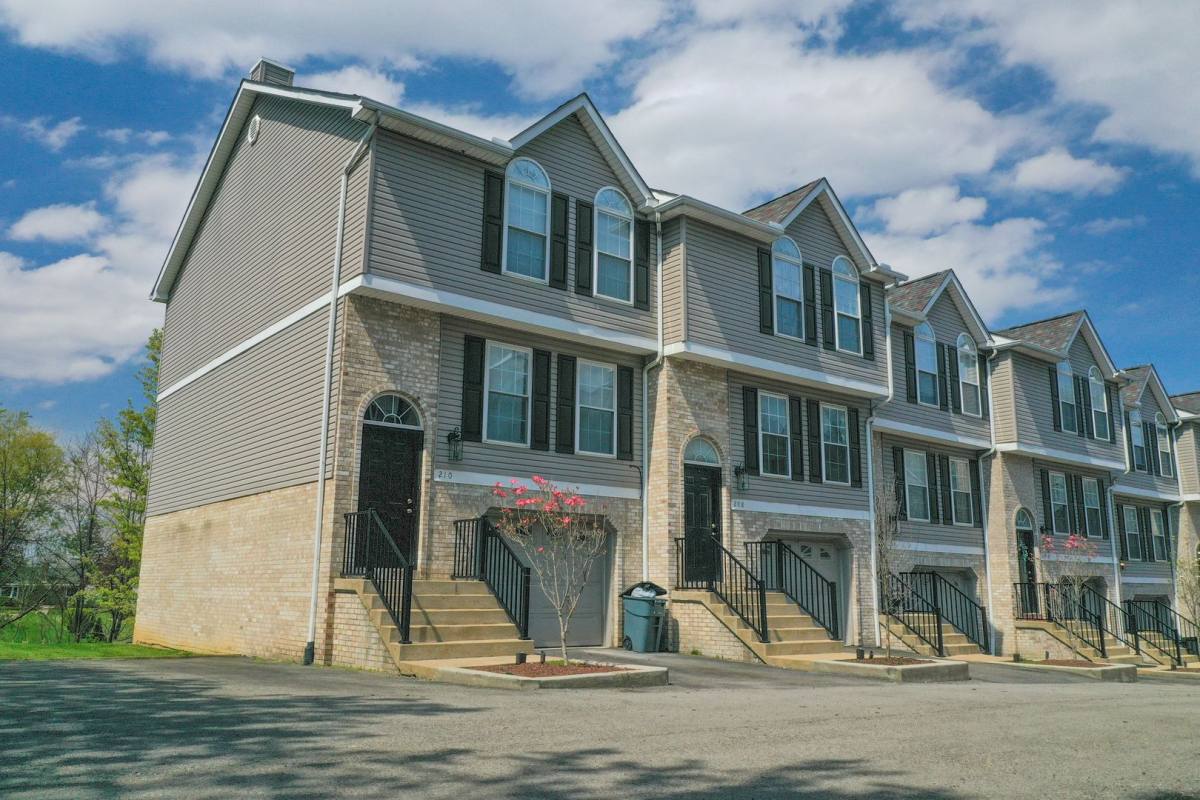 Townhouse for rent at 105 Katerina Dr, Monaca, PA 15061