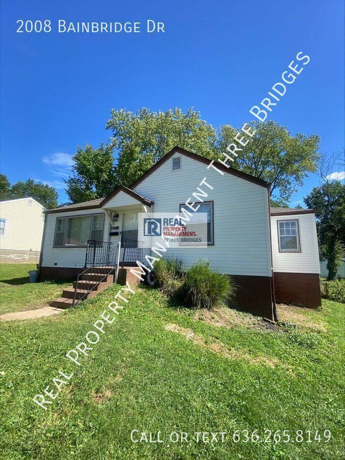 House for rent at 2008 Bainbridge Dr, Saint Louis, MO 63133