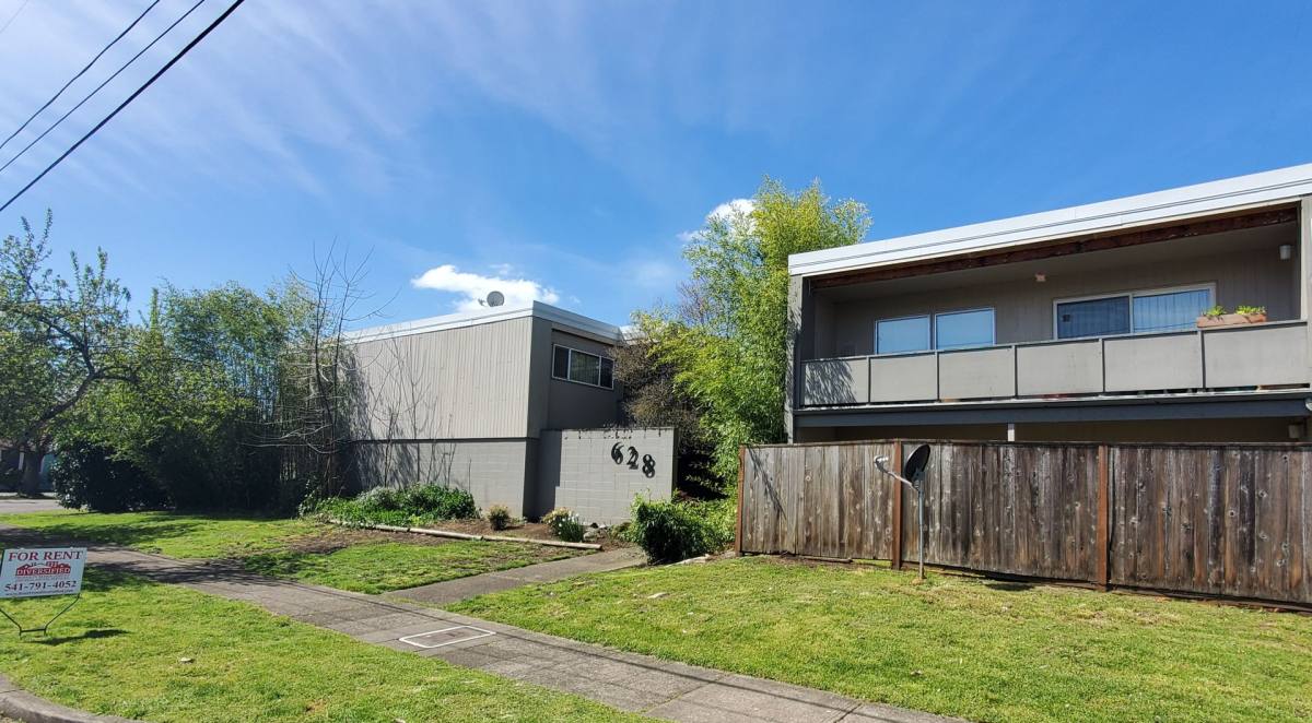 Apartment for rent at 628 Ferry St SW, Albany, OR 97321