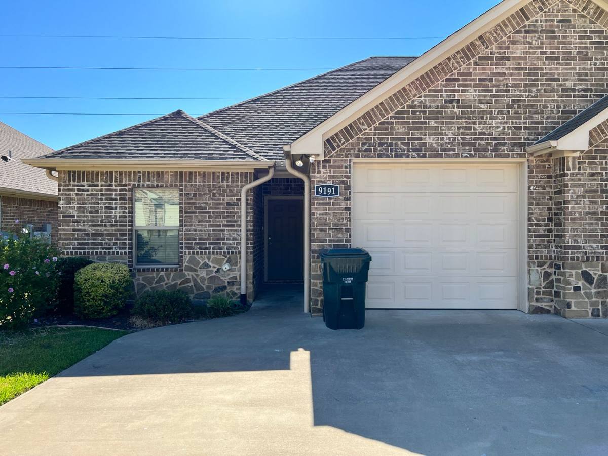 Townhouse for rent at 9100 Shadow Oak Dr, Tyler, TX 75707