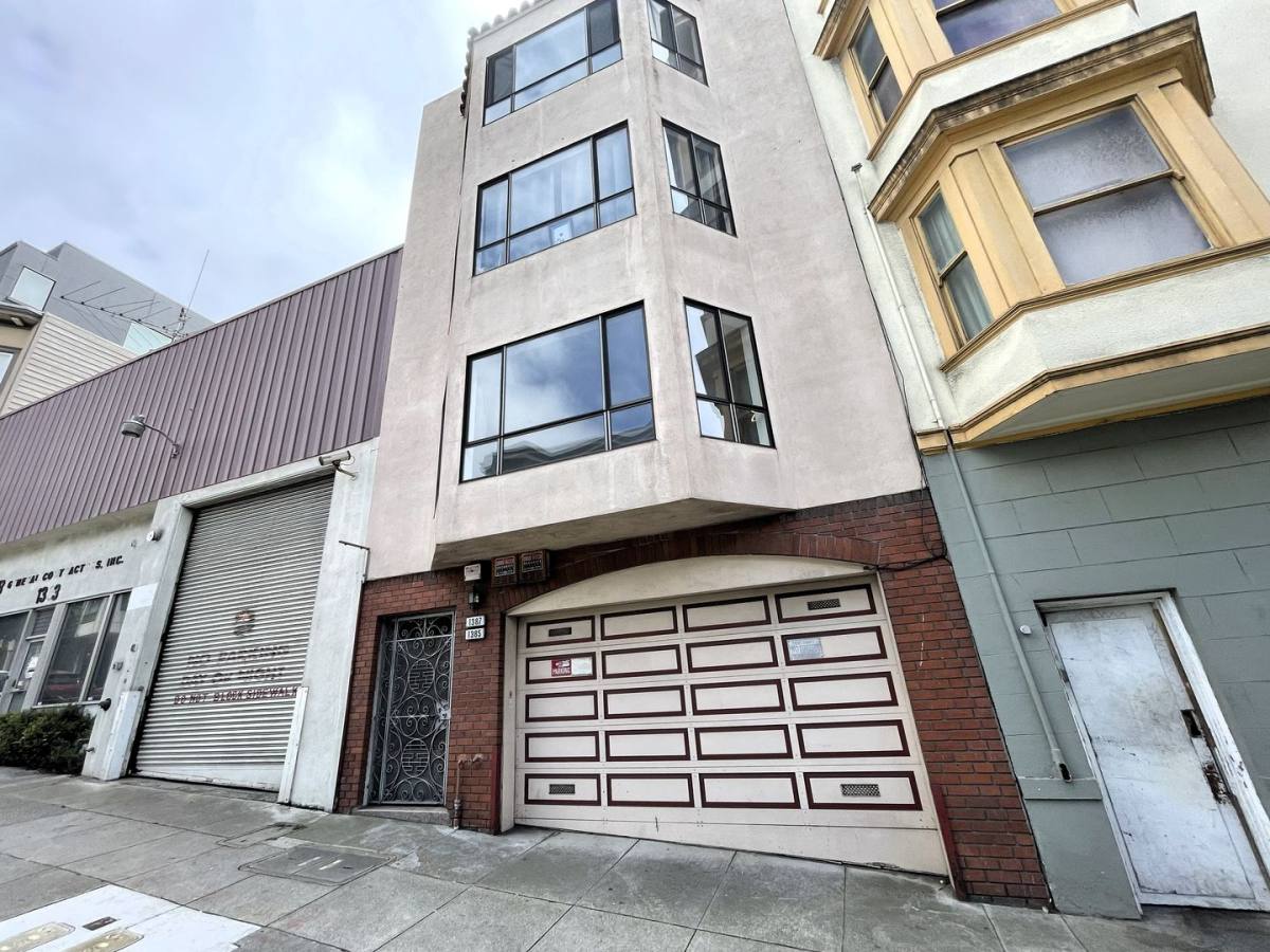 Apartment for rent at 1385 Pacific Ave, San Francisco, CA 94109