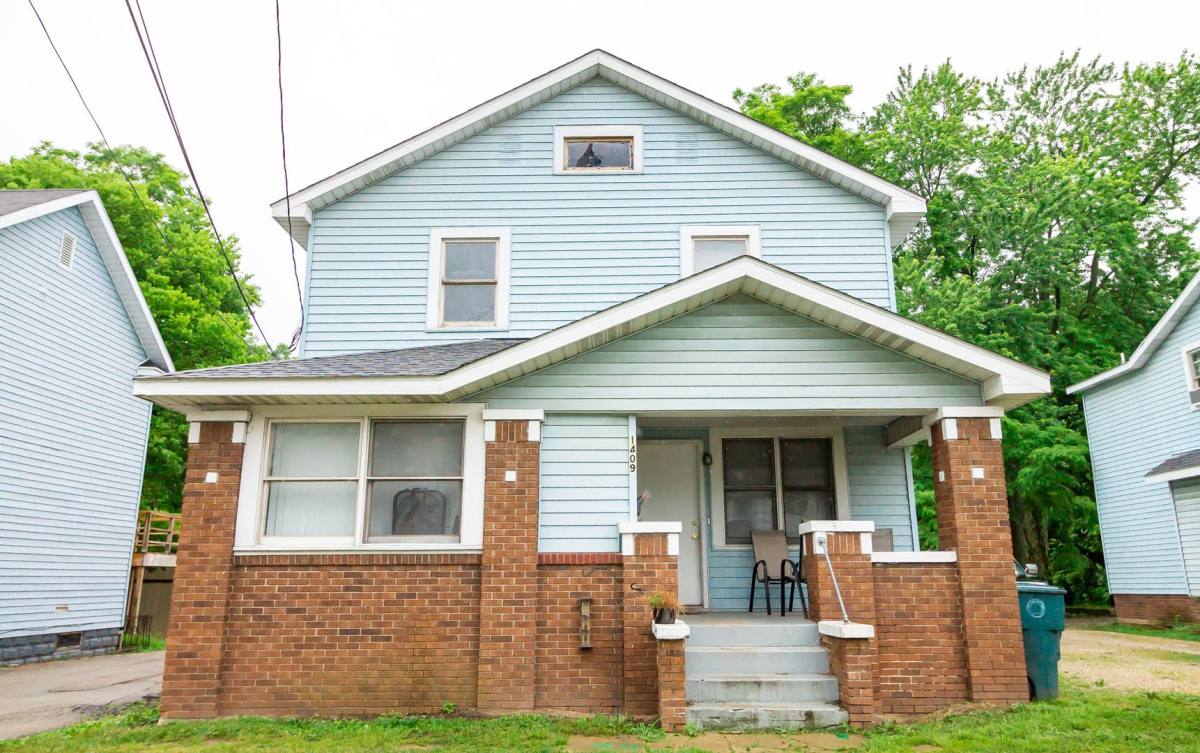 Apartment for rent at 1409 W Jackson St, Muncie, IN 47303