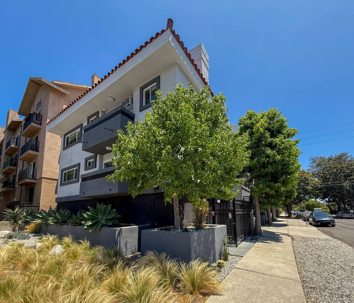Apartment for rent at 1500 Venice Blvd, Venice, CA 90291