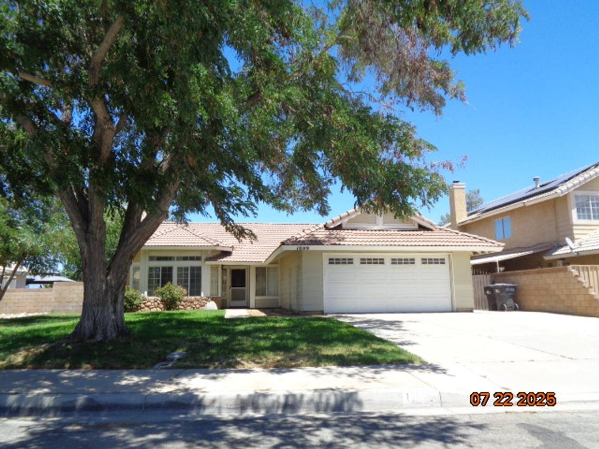 House for rent at 1009 Lillian Court, Lancaster, CA 93535
