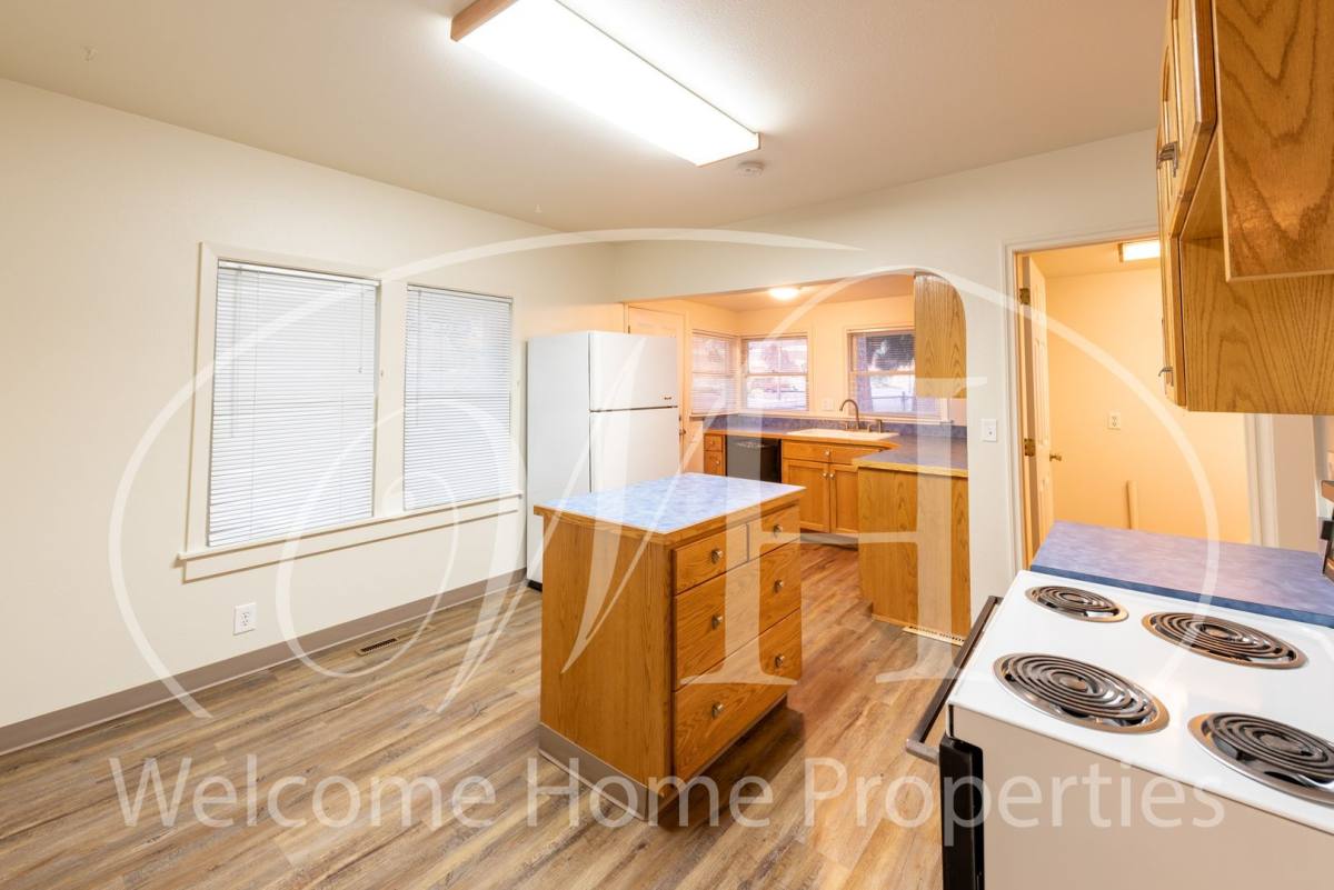 House for rent at 403 SW 2nd St, College Place, WA 99324