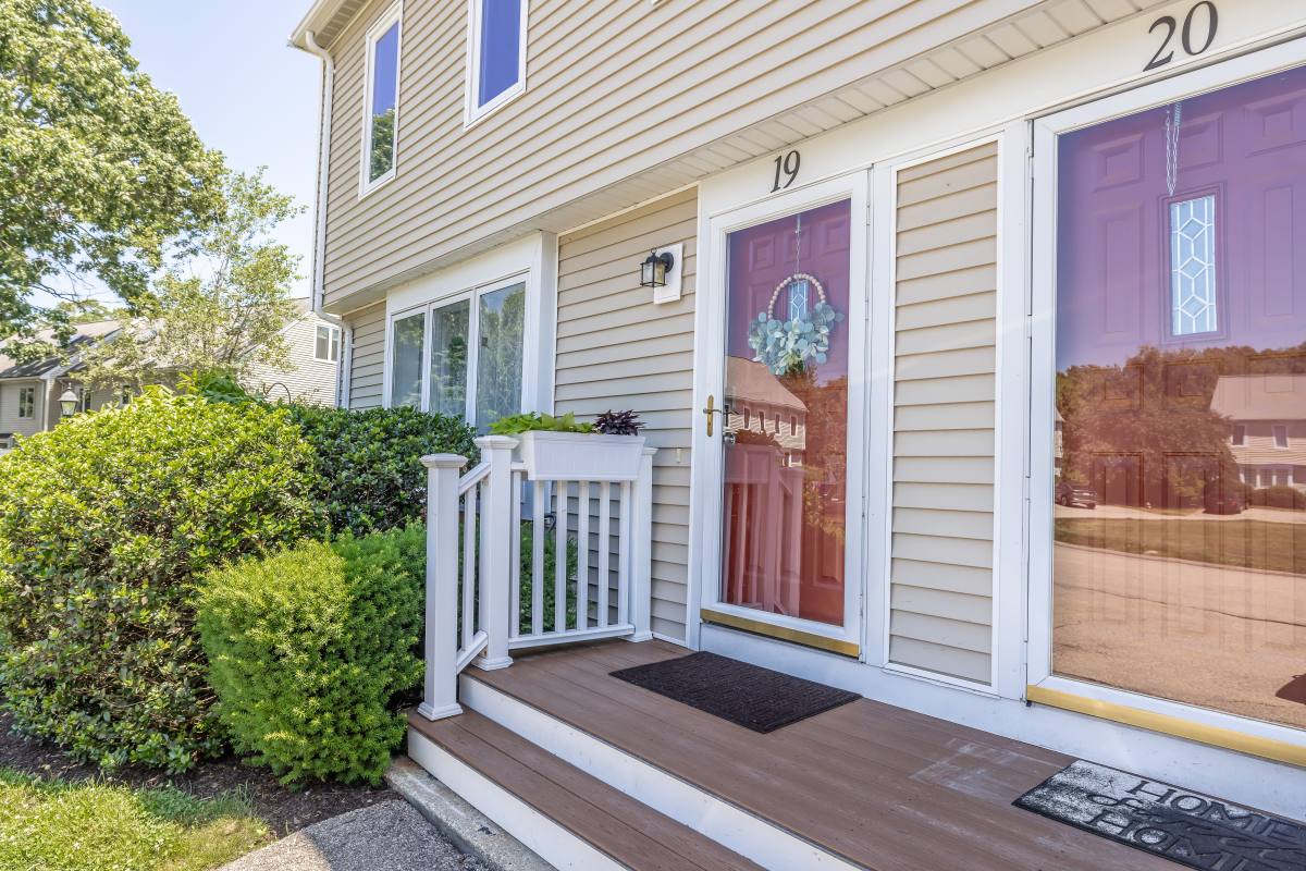 Townhouse for rent at 835 Mount Hope St #19, North Attleboro, MA 02760