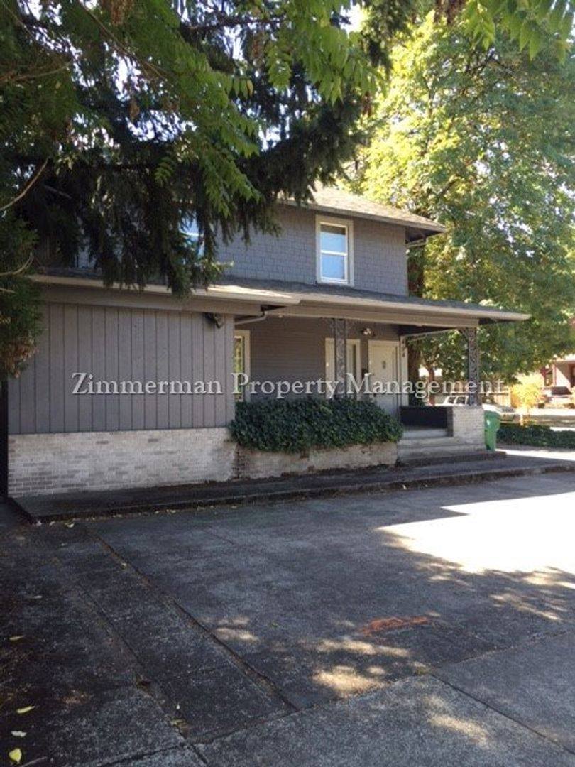 Apartment for rent at 494 W 11th & 1121 Washington, Eugene, OR 97401