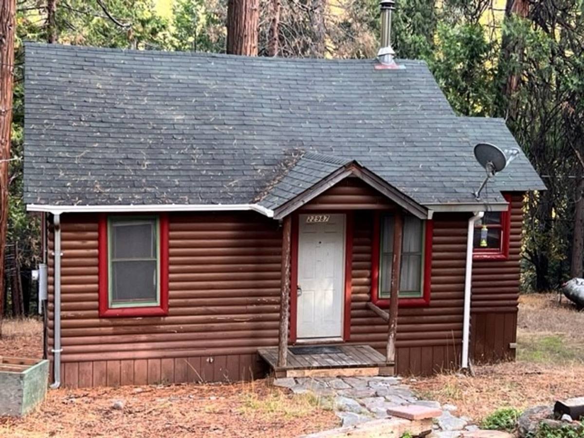 House for rent at 22987 Tuolumne Rd N, Twain Harte, CA 95383