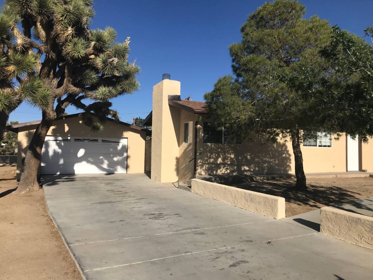 House for rent at 7423 Dumosa Ave, Yucca Valley, CA 92284