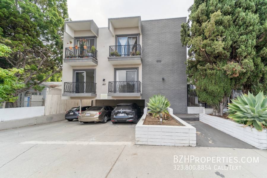 Townhouse for rent at 807 N Alfred St #1, West Hollywood, CA 90069