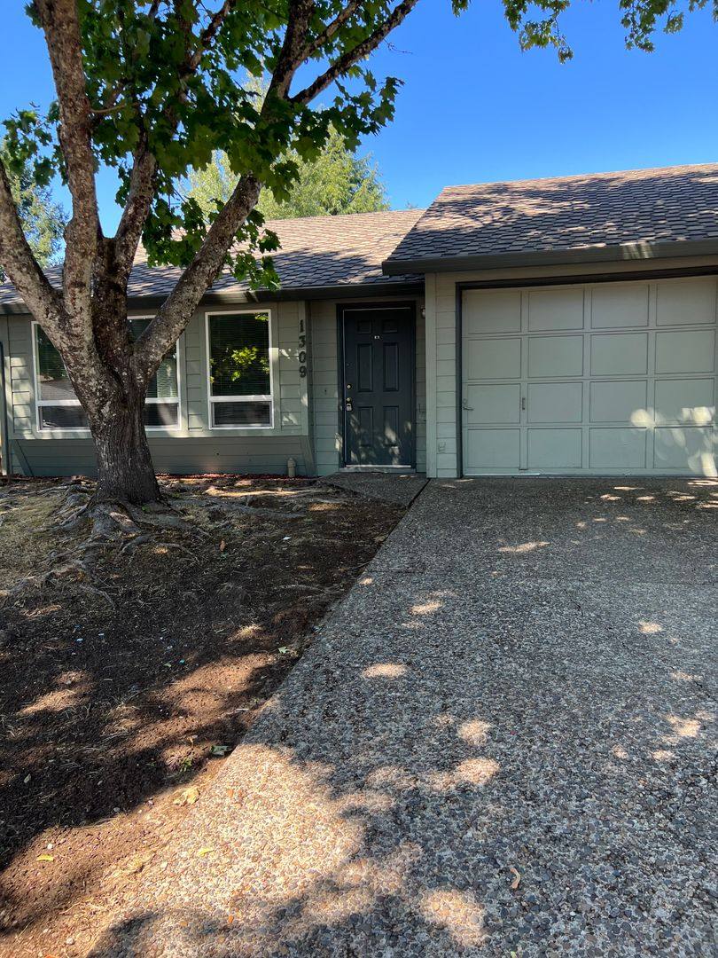 House for rent at 1309 SW Hilary St, McMinnville, OR 97128