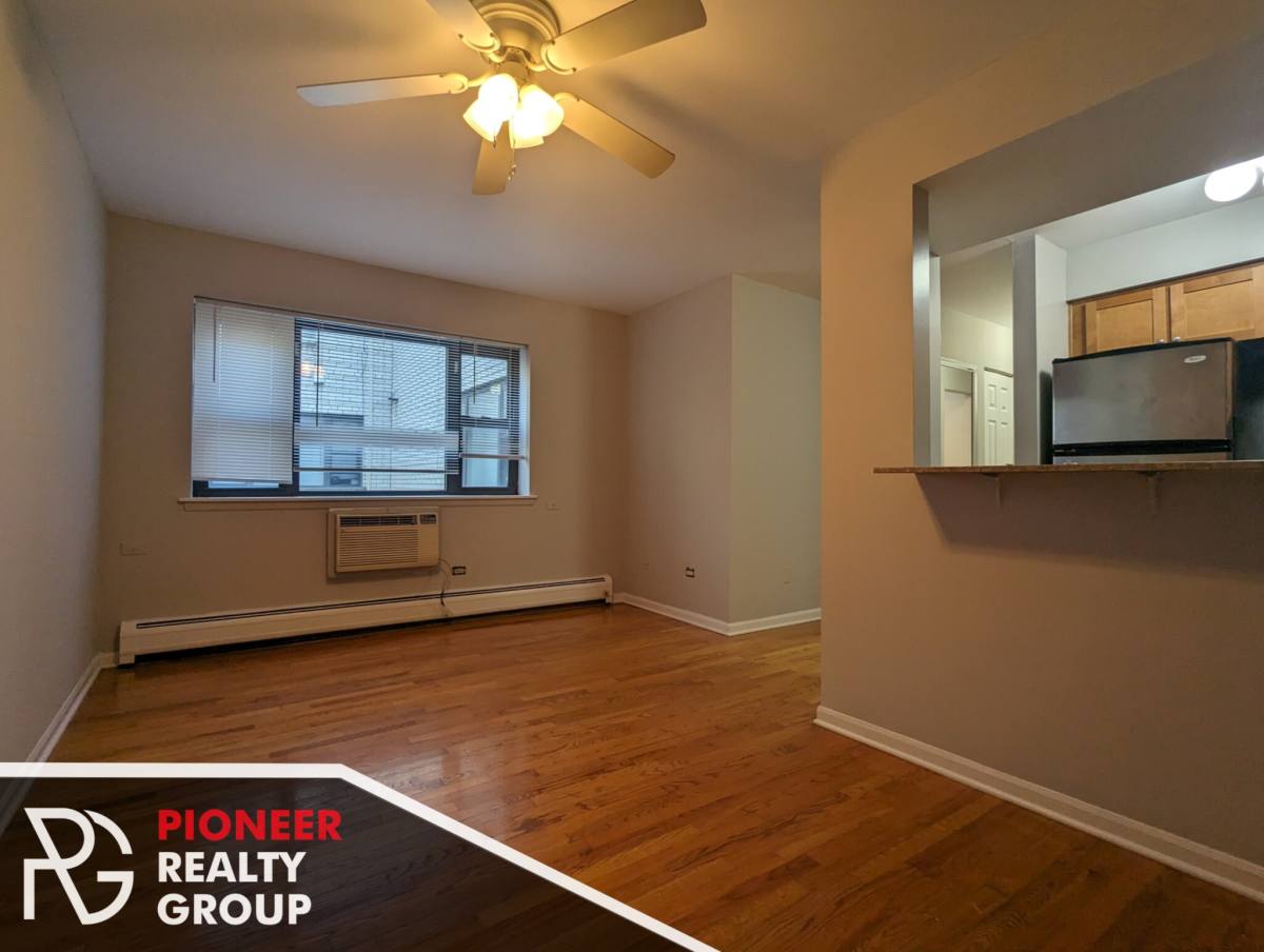 Apartment for rent at 525 W Oakdale Ave, Chicago, IL 60657