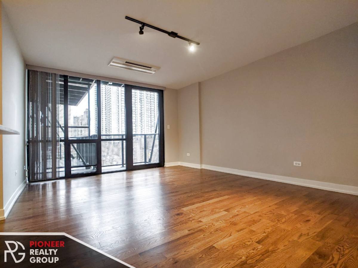 Apartment for rent at 5910 N Sheridan Rd, Chicago, IL 60660