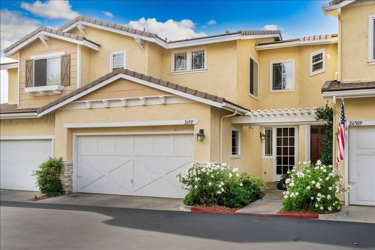 Townhouse for rent at 26507 Big Sur Dr, Valencia, CA 91354