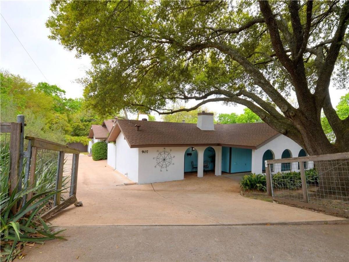 House for rent at 907 E Live Oak St, Austin, TX 78704
