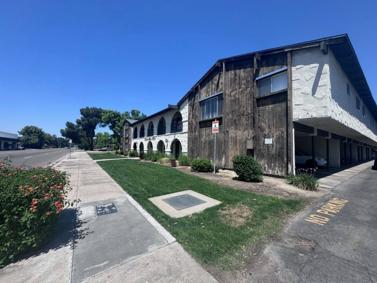 Apartment for rent at 656 700 E Prosperity Ave, Tulare, CA 93274