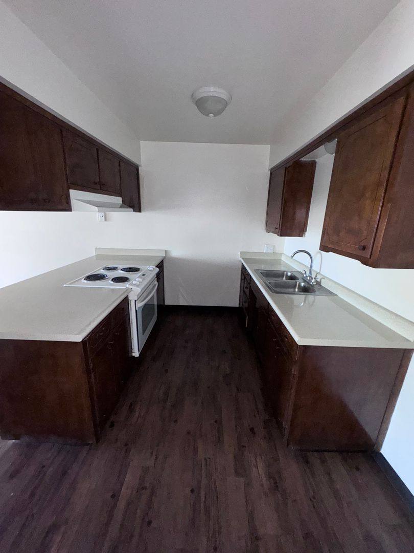 Apartment for rent at 656 700 E Prosperity Ave, Tulare, CA 93274