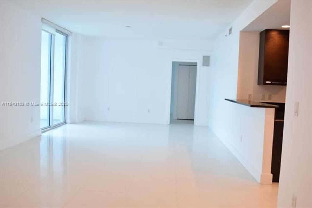 Apartment for rent at 3030 NE 188 St, Miami, FL 33180