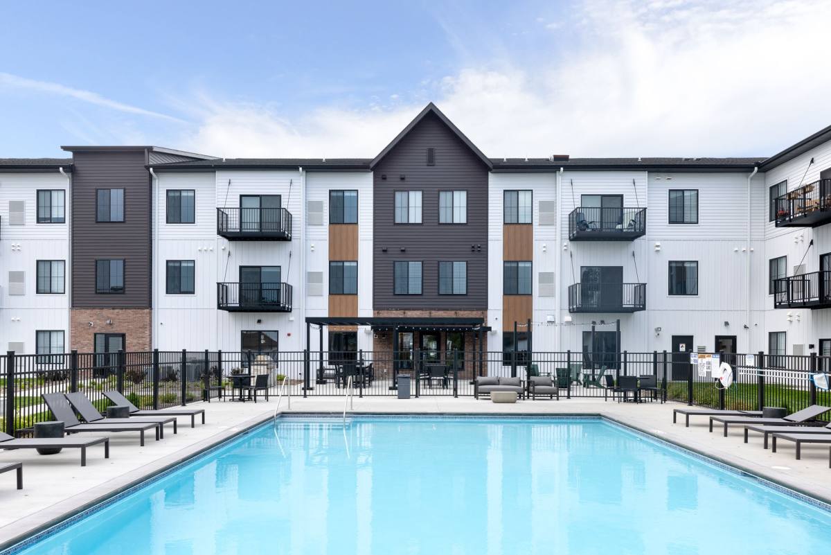 Apartment for rent at 325 33rd St W, Hastings, MN 55033