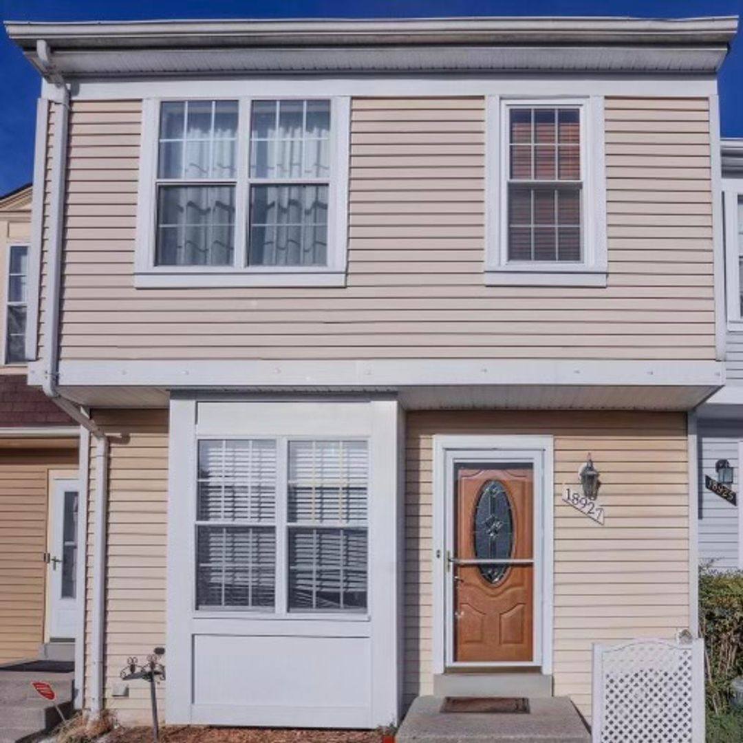 Townhouse for rent at 18927 Birdseye Dr, Germantown, MD 20874