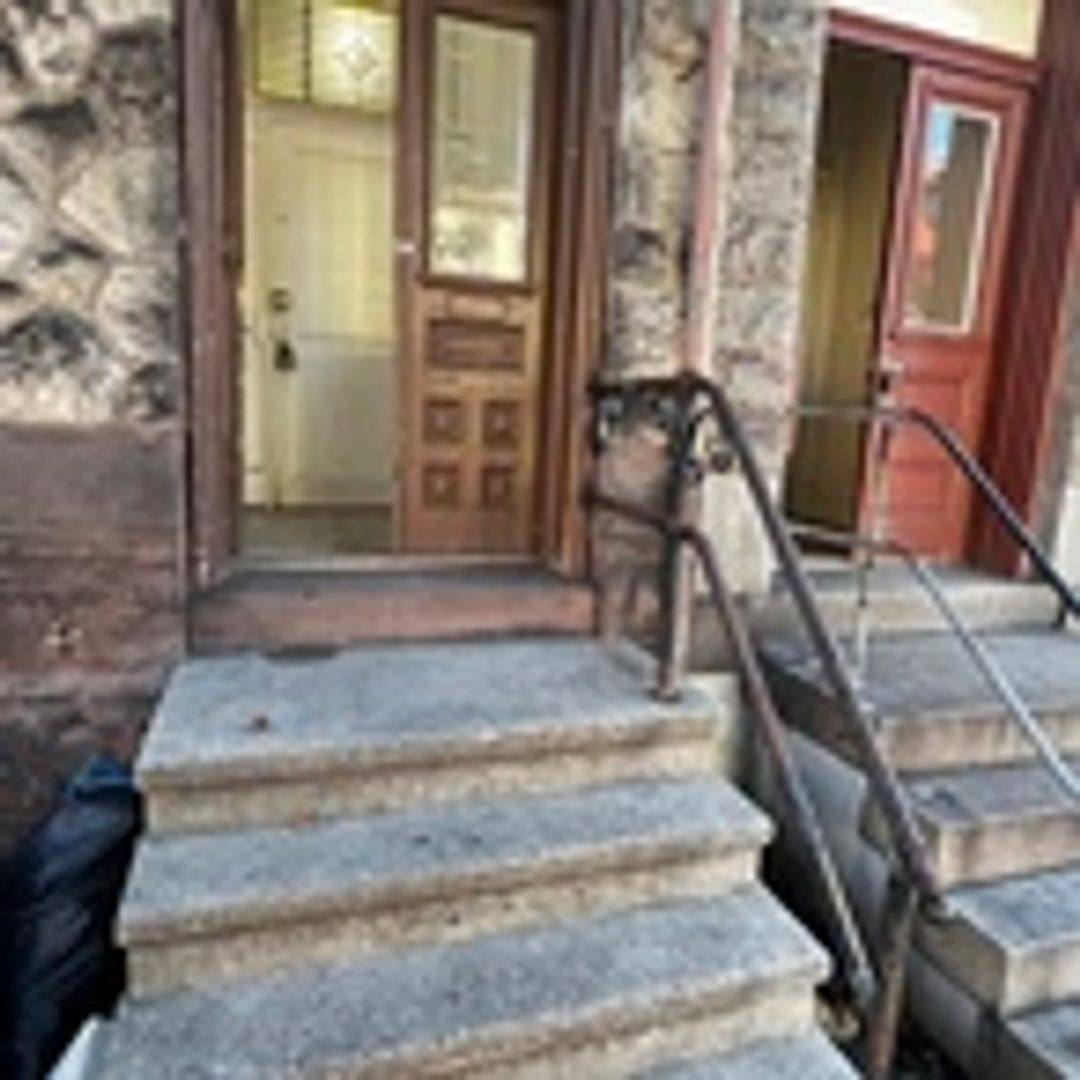 Apartment for rent at 137 S 9th St, Reading, PA 19602