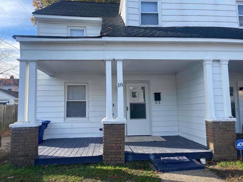 Townhouse for rent at 18 Barney Place, Portsmouth, VA 23702