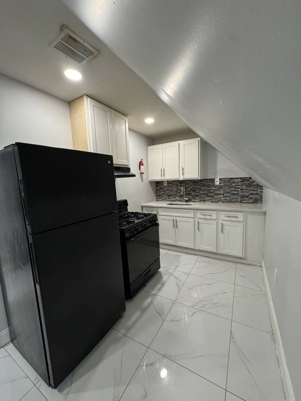 Townhouse for rent at 33 W End Ave #3, Newark, NJ 07106