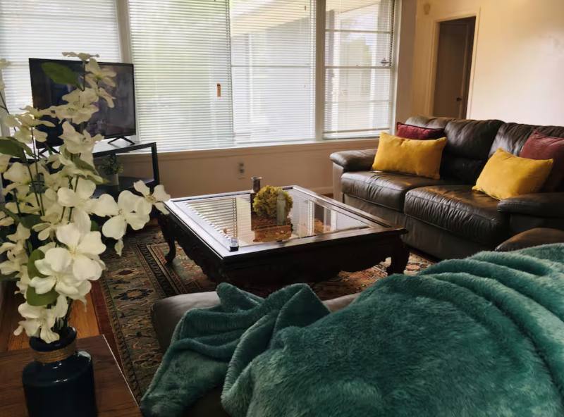 Apartment for rent at 1710 Elmwood Blvd, Dallas, TX 75224