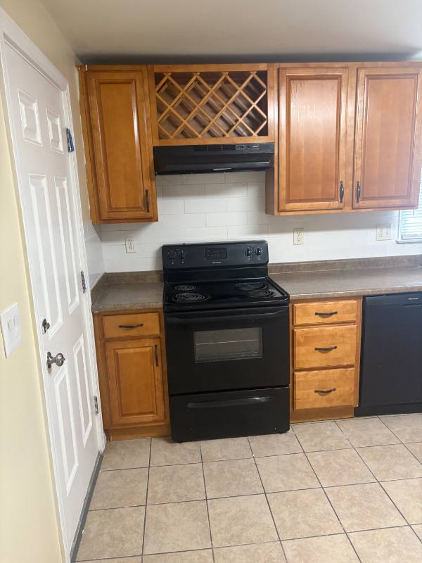 Apartment for rent at 328 Cherry St, New Britain, CT 06051