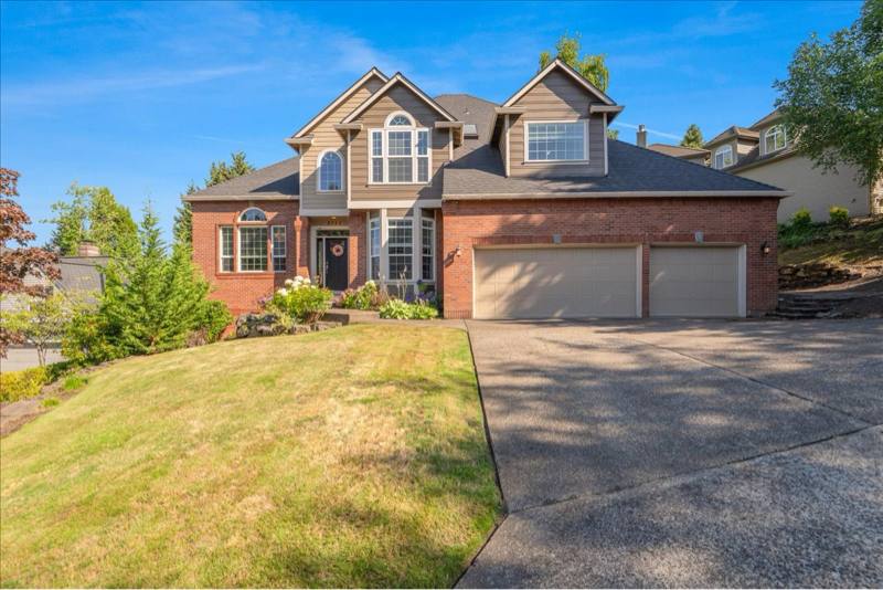 House for rent at 2340 Oakhurst Lane, Lake Oswego, OR 97034