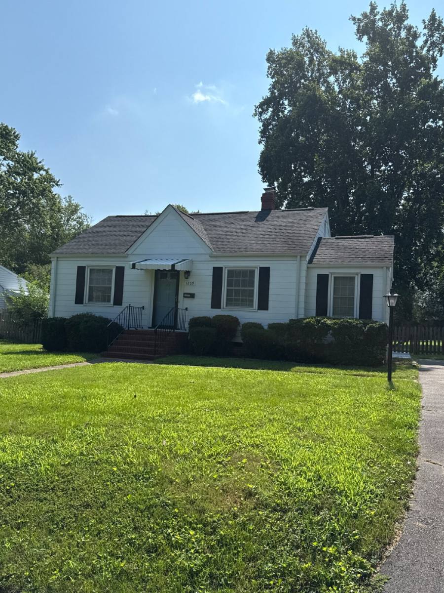 House for rent at 1209 Foxcroft Rd, Henrico, VA 23229