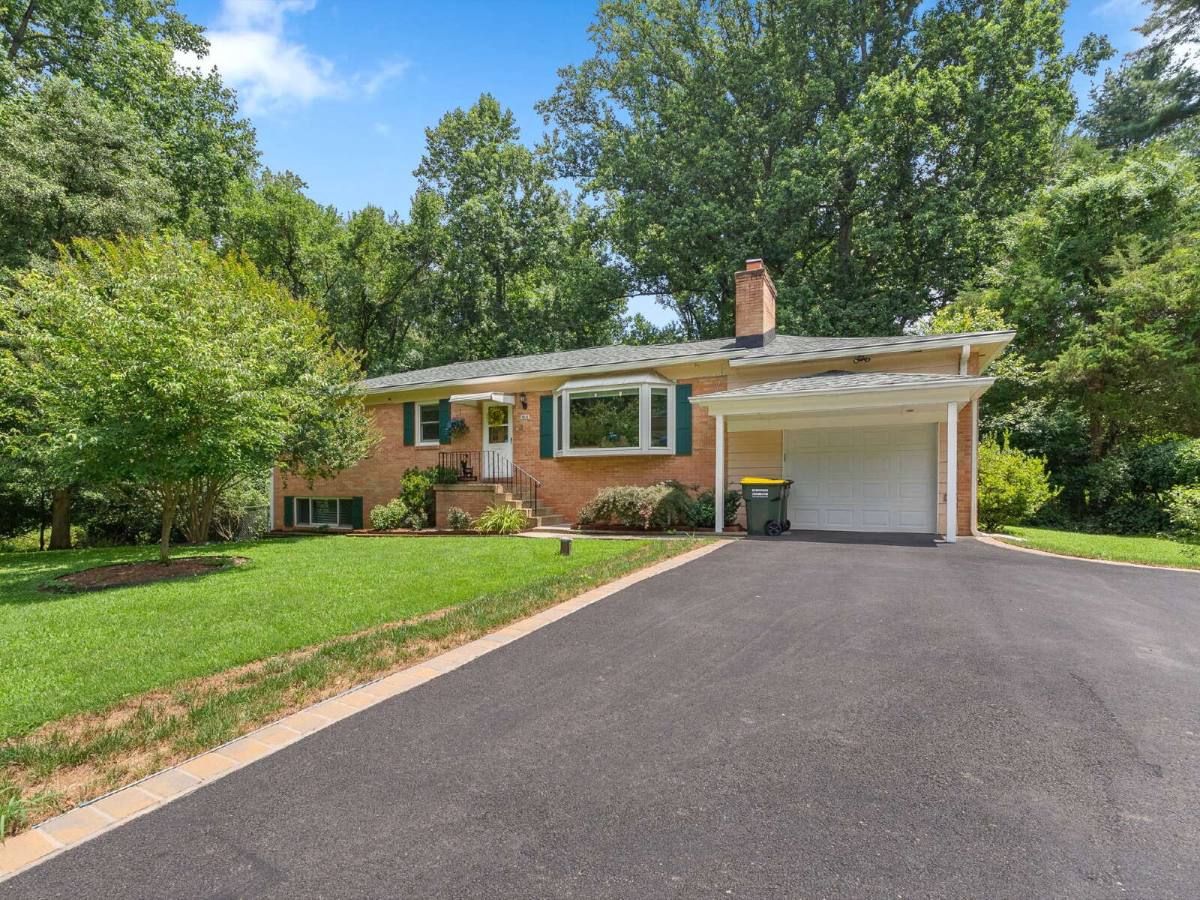 House for rent at 9541 Bel Glade St, Fairfax, VA 22031