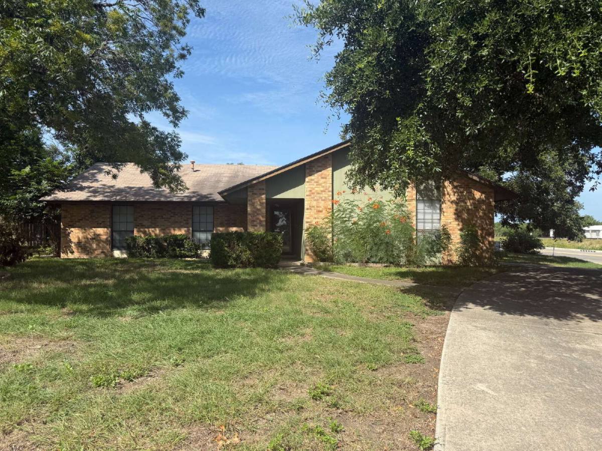 House for rent at 912 Spring Hills Dr, New Braunfels, TX 78130