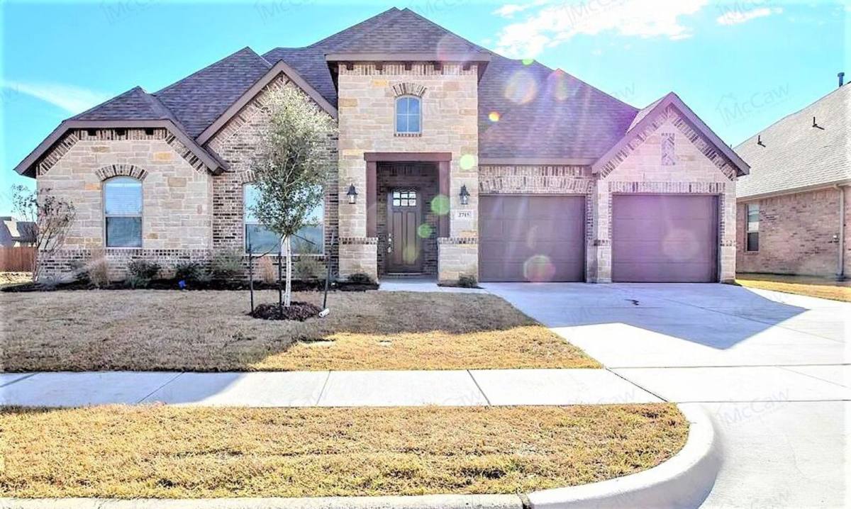 House for rent at 2715 Chimney Rock Rd, Burleson, TX 76028