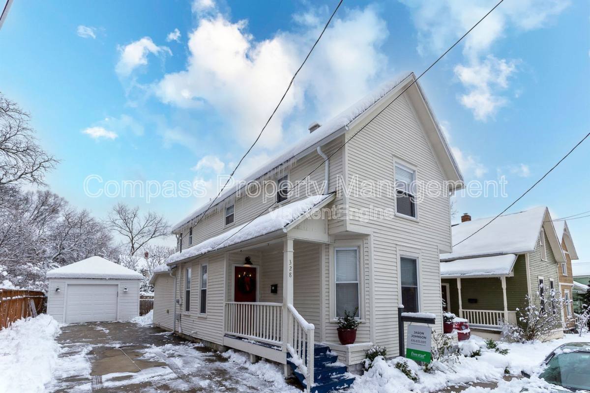 House for rent at 328 Visser Place SE, Grand Rapids, MI 49506